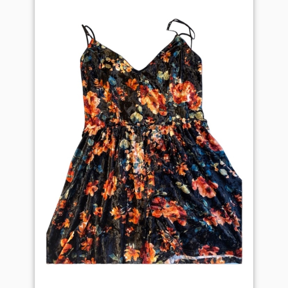 Beautiful velvet romper!💕🥳